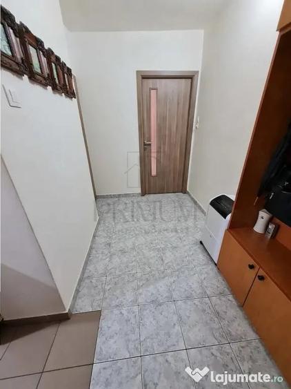 Garsonieră decomandată în Lipovei