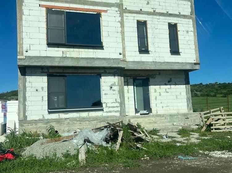Casă individuală cu 4 camere cu Teren 500 Mp în Cornetu