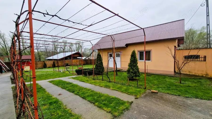 Casă cu 5 camere cu Teren 1500 Mp în Turia