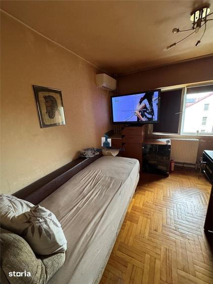 Apartament cu 4 camere decomandat în Berceni
