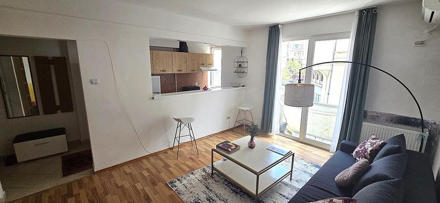 Apartament cu 2 camere semidecomandat în P-ța Universității