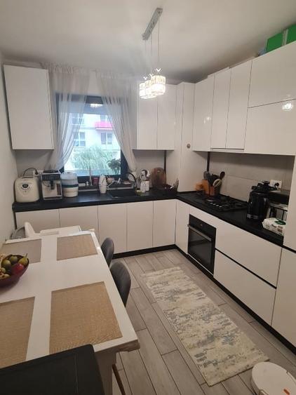 Apartament cu 2 camere decomandat, mobilat în Tractorul