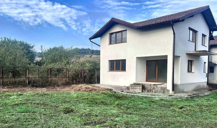 Casă cu 4 camere în Sântuhalm