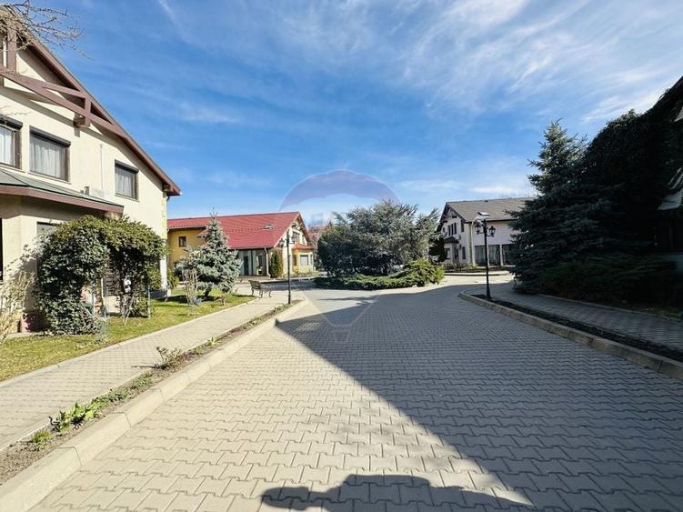 Duplex cu 5 camere cu Teren 180 Mp în Sud