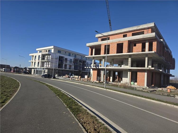 Apartament cu 2 camere decomandat în Solidarității