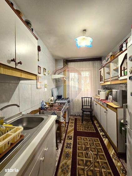 Apartament cu 2 camere decomandat în Tei