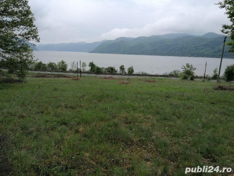 Teren de 2500 mp, în Sichevița