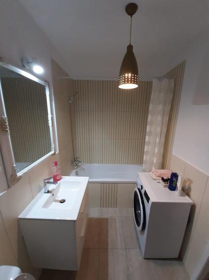 Apartament cu 3 camere semidecomandat în Mărăști