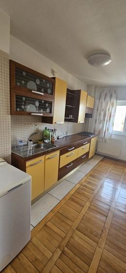 Apartament cu 4 camere decomandat, mobilat în Iancului