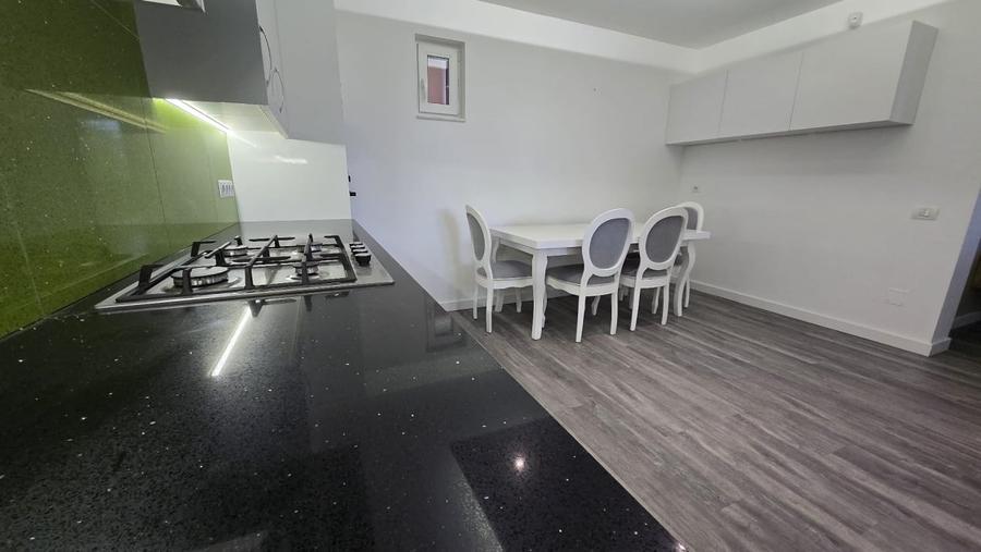 Casă individuală cu 7 camere cu Canalizare în Dâmbul Rotund