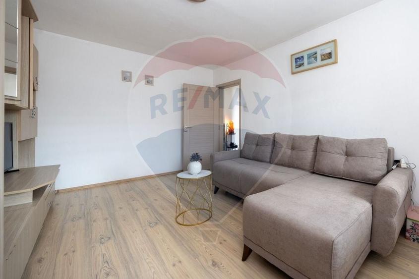 Apartament 2 camere renovat, decomandat, gata de mutare – Florilor - 3