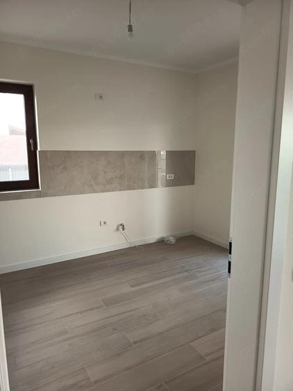 Casă cu 5 camere cu Teren 300 Mp în Dumbrăvița