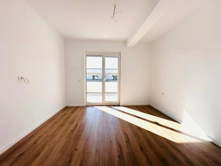 Apartament cu 3 camere decomandat în Aradului