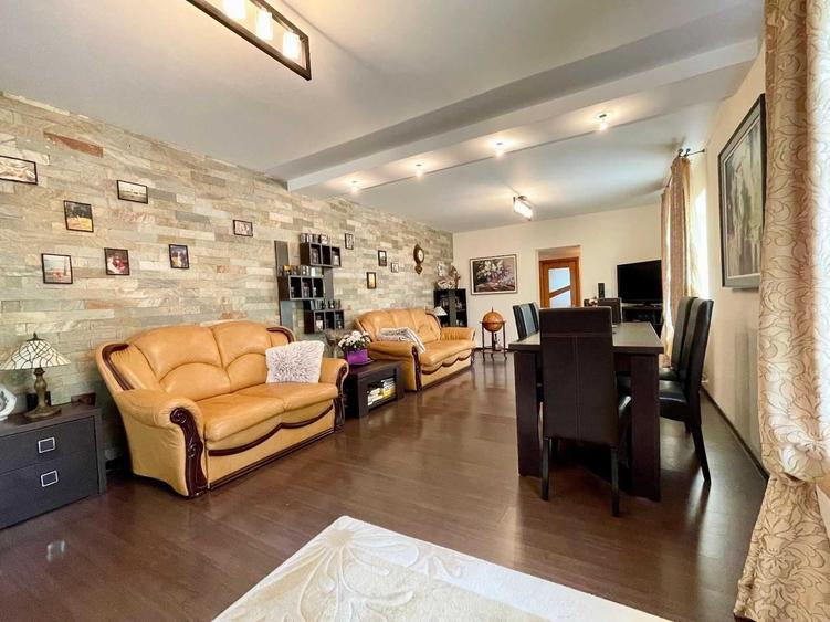 Casă cu 4 camere în Central