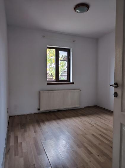 Casă individuală cu 5 camere cu Garaj în Tărtășești