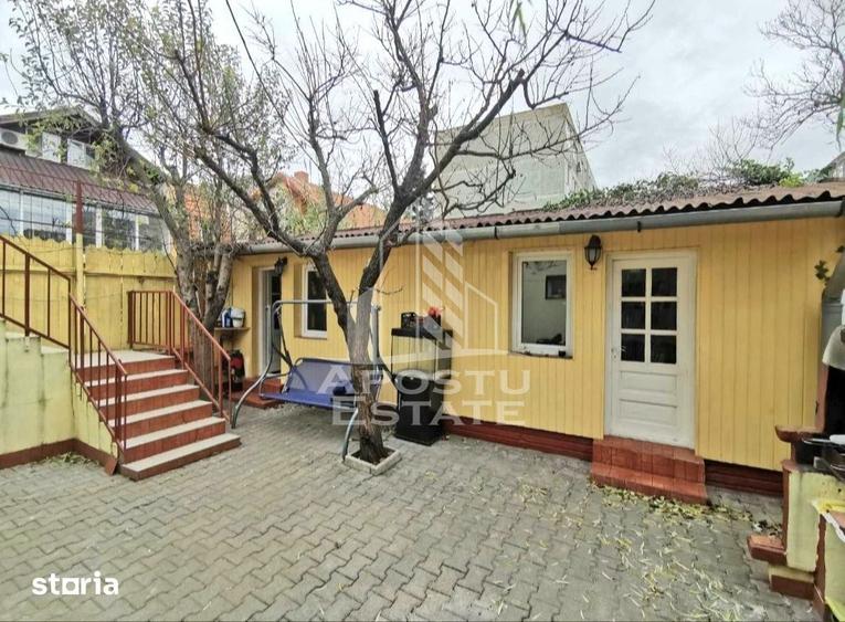 Casă cu 9 camere cu Teren 400 Mp în Sânnicolau Mare