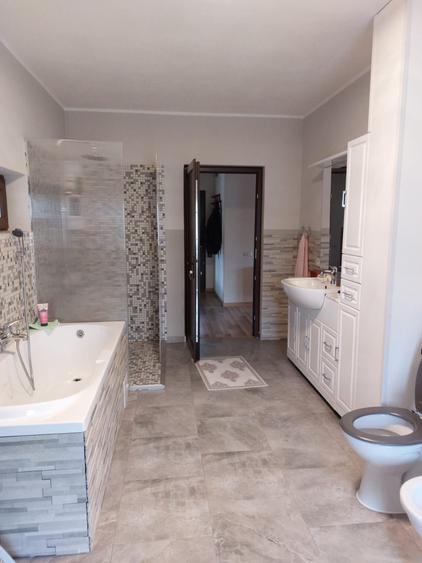 Casă cu 4 camere în Central
