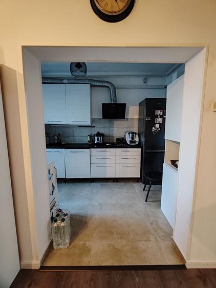 Apartament cu 3 camere decomandat în Ghiroda