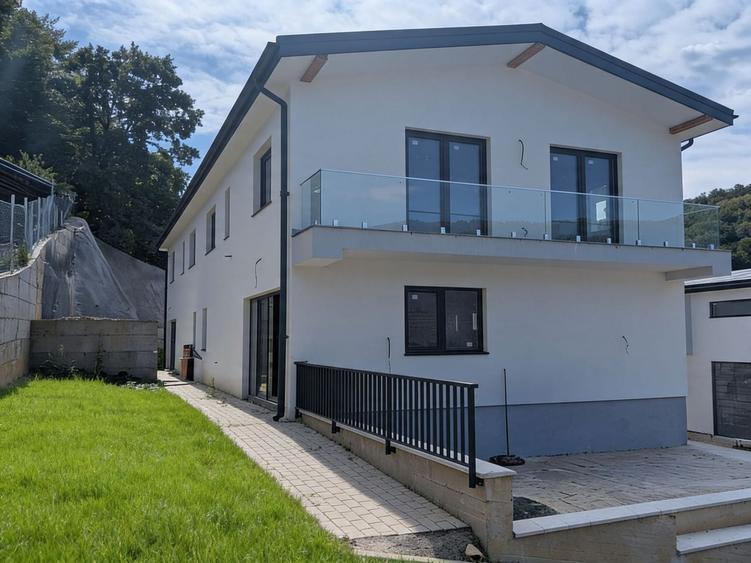 Duplex cu 4 camere cu Canalizare în Florești