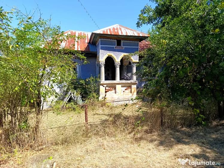 Teren de 2260 mp, în Poiana Lacului