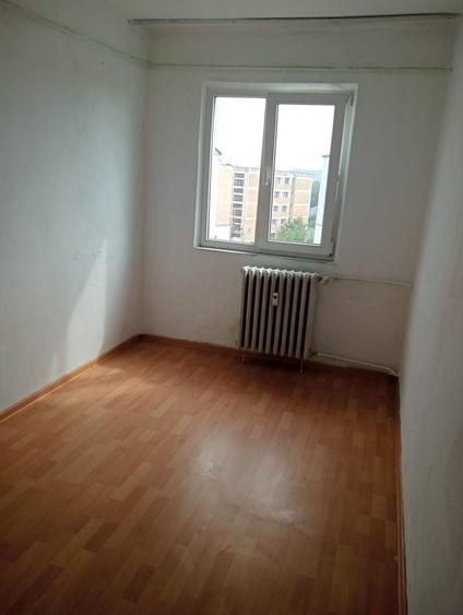 Apartament cu 2 camere semidecomandat în Milcov