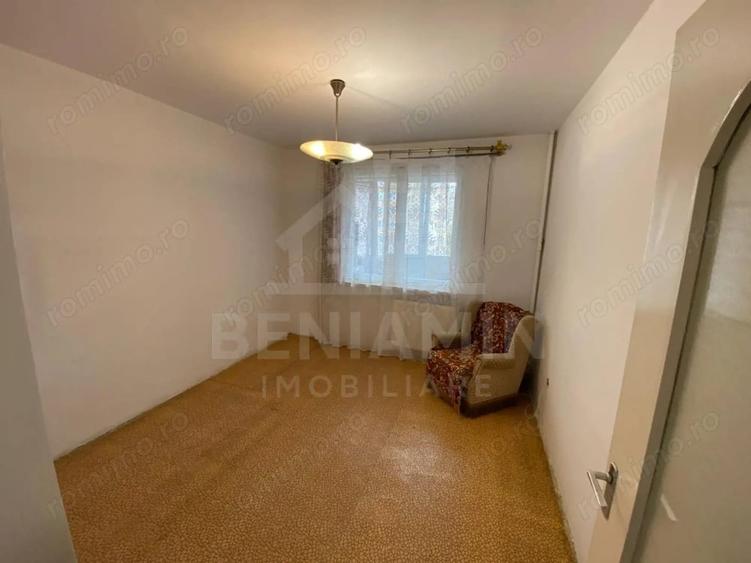 Apartament cu 3 camere semidecomandat în Griviței