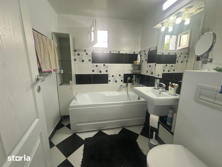 Apartament cu 4 camere în Berceni