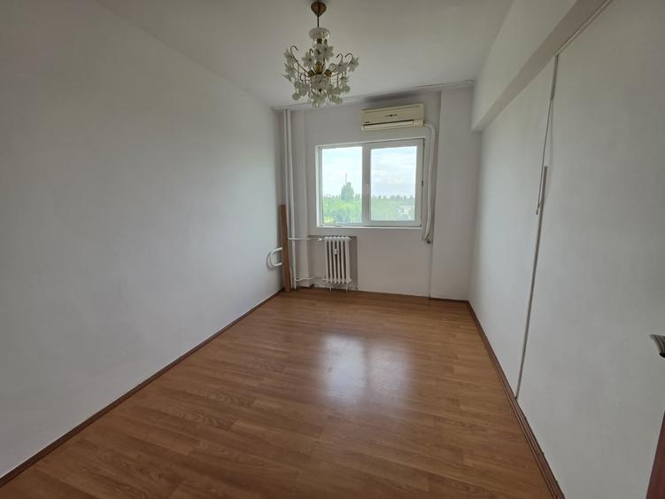 Apartament cu 3 camere decomandat în Zețarilor