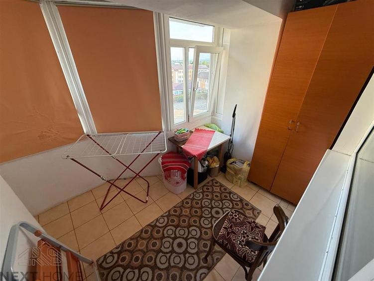 Apartament cu 3 camere decomandat, mobilat în Central