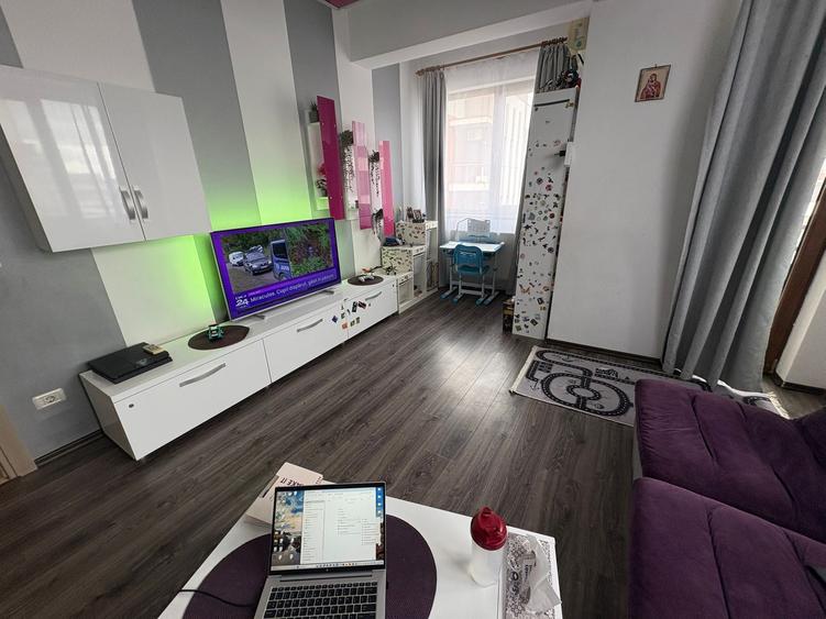 Apartament cu 2 camere decomandat în Olteniței