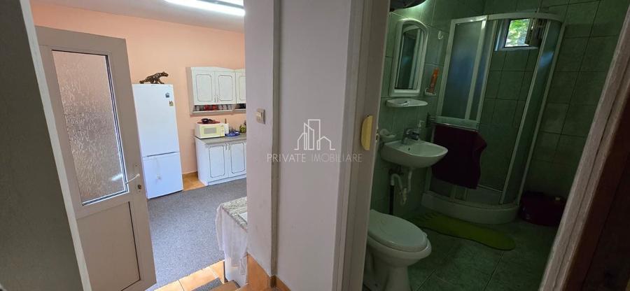 Casă individuală cu 4 camere cu Canalizare în Est