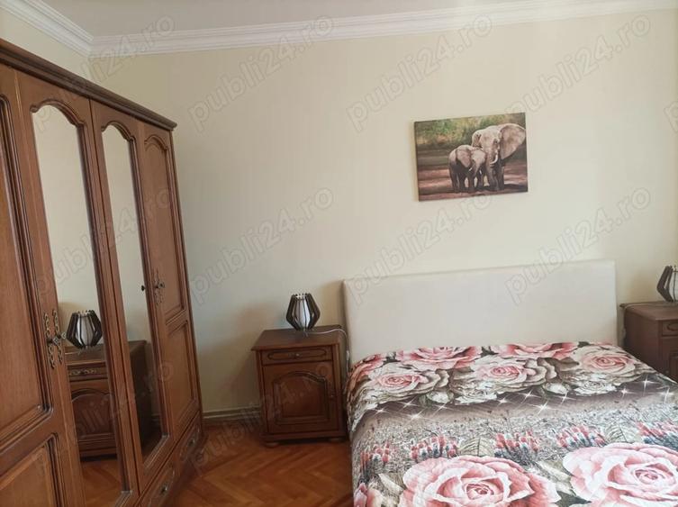 Apartament cu 4 camere decomandat în Central