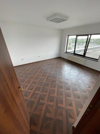 Apartament cu 5 camere decomandat în Spitalul Județean