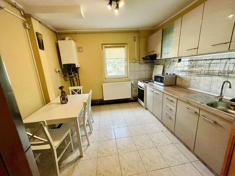 Apartament cu 3 camere semidecomandat în Complex Studențesc