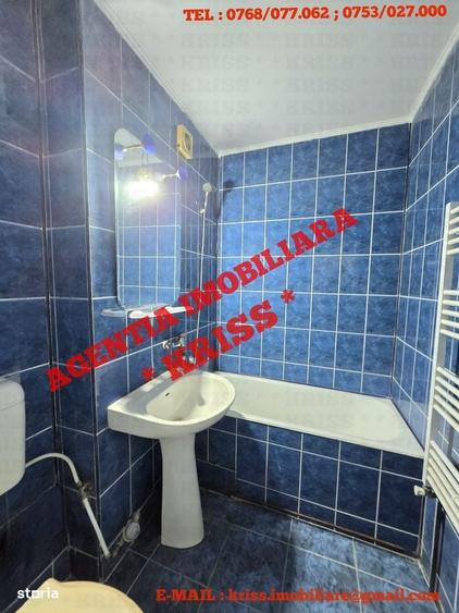 Apartament cu 2 camere semidecomandat în Craiovei