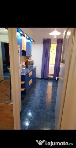 Apartament cu 3 camere decomandat, mobilat în Calea București