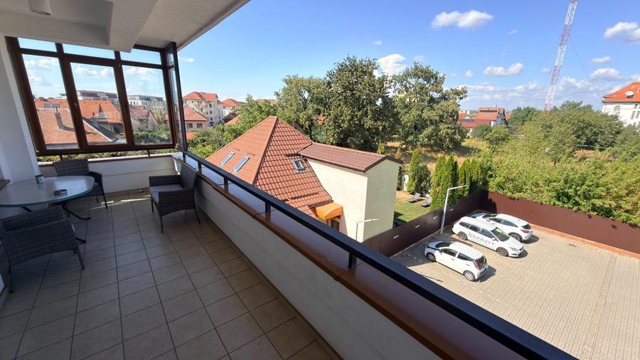 Birou, de 200 mp, în Ștrand