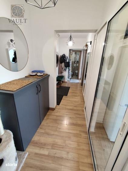 Apartament cu 4 camere semidecomandat în Mărgeanului