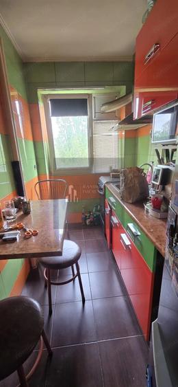 Apartament cu 3 camere semidecomandat în Brâncoveanu