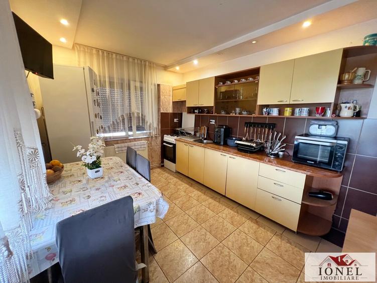 Casă individuală cu 5 camere cu Garaj în Aiud