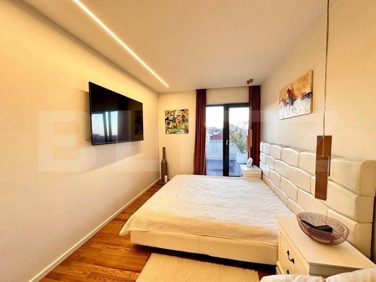 Penthouse cu 4 camere semidecomandat, mobilat în Bună Ziua