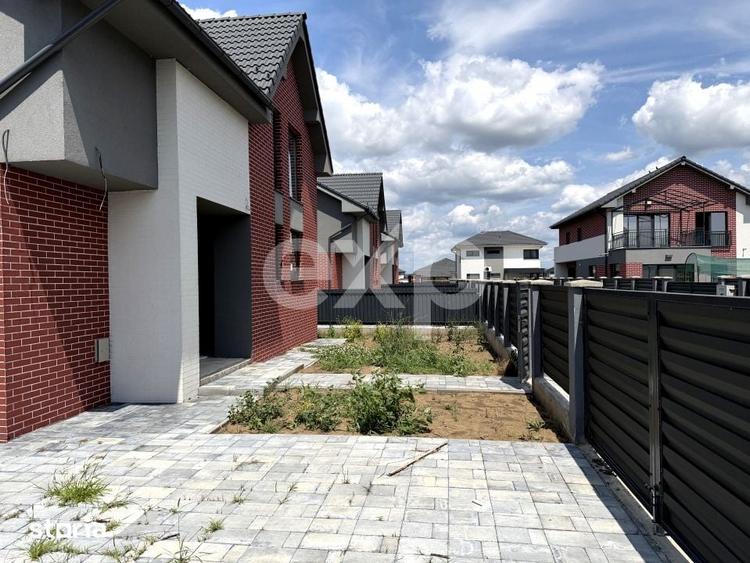 Casă cu 4 camere cu Teren 400 Mp în Jucu