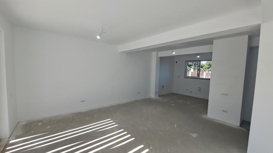 Casă cu 6 camere cu Canalizare în Andronache
