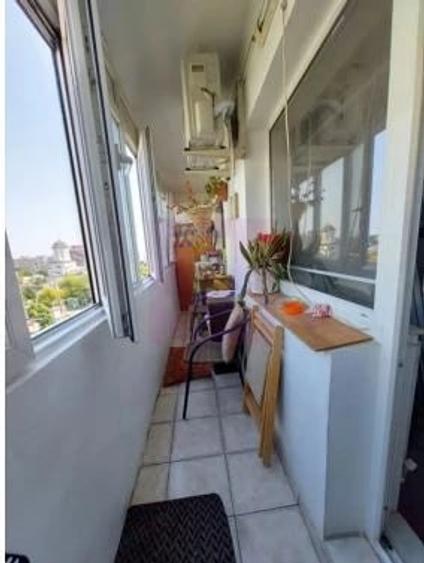 Apartament cu 3 camere semidecomandat în Sebastian