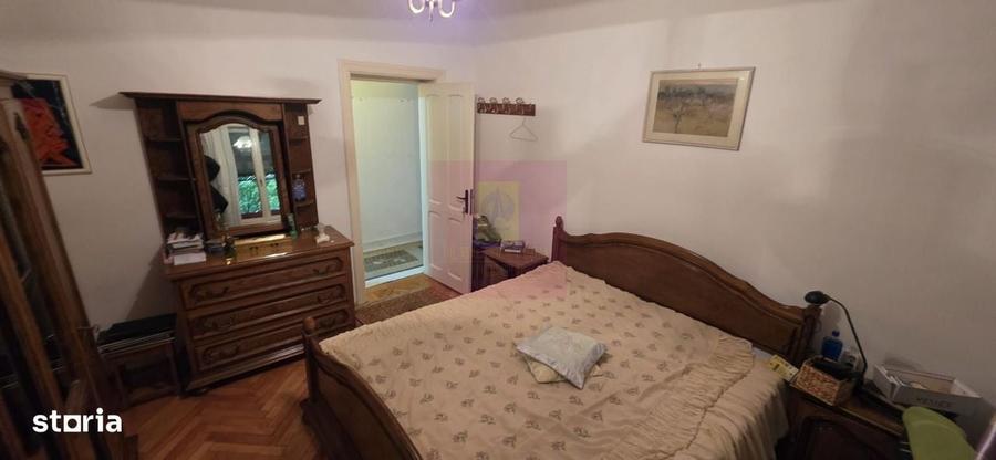 Casă cu 4 camere în Central