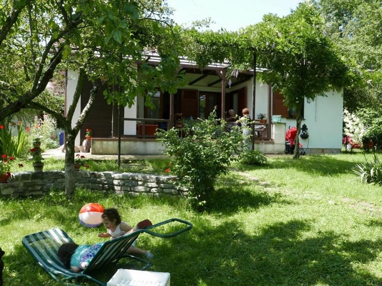 Casă cu 6 camere cu Teren 1200 Mp în Central