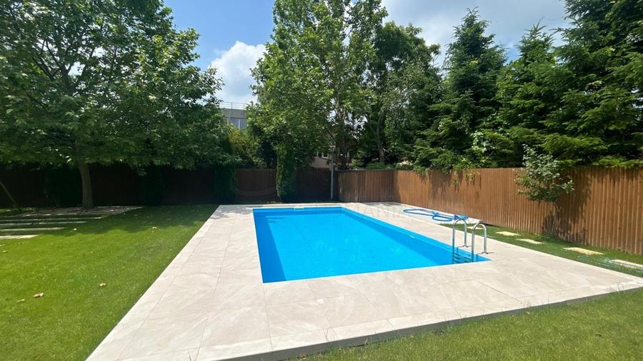 Casă individuală cu 6 camere cu Piscina în Iancu Nicolae