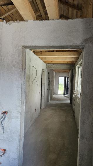 Casă cu 3 camere în Palazu Mare