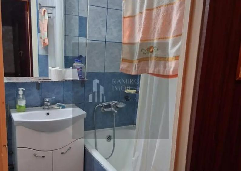Apartament cu 3 camere decomandat, mobilat în Giurgiului
