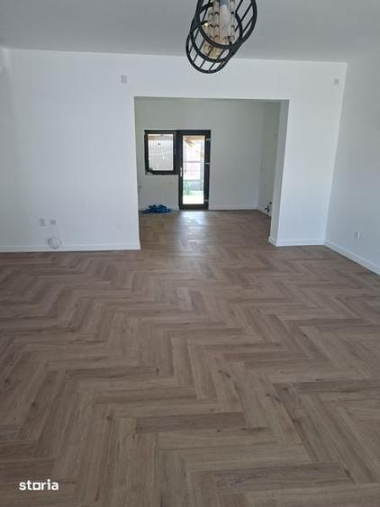 Casă cu 4 camere cu Teren 120 Mp în Est